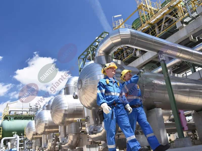 2men_ppe_outdoors_oil_refinery_walking_2302_hi.jpg.jpg