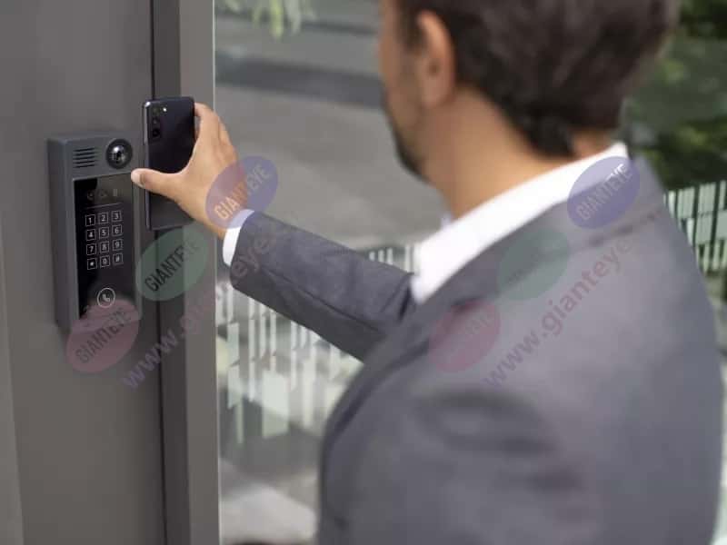 a8207ve_man_using_phone_02_2205_hi-4-3Mediawithtext.jpg.jpg
