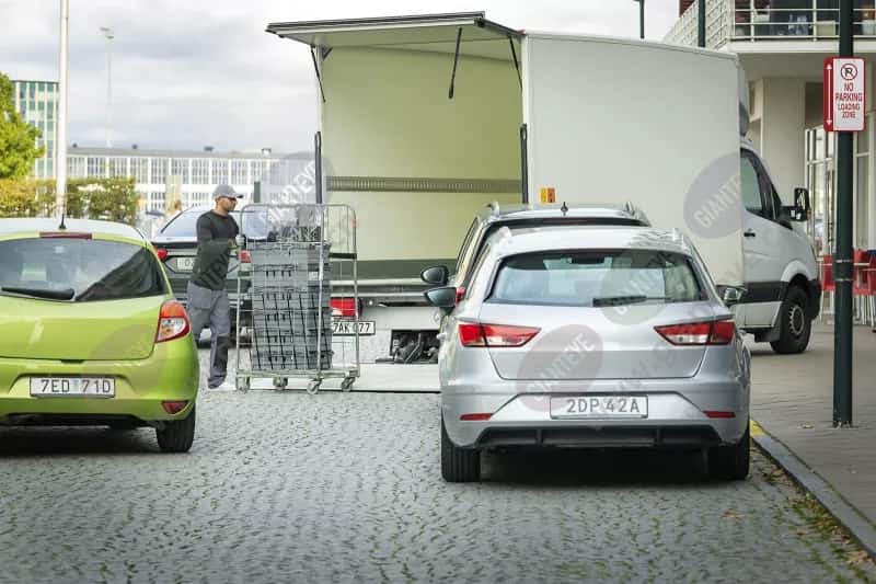 cars_blocking_loading_zone_1909_1600x1067.jpg.jpg