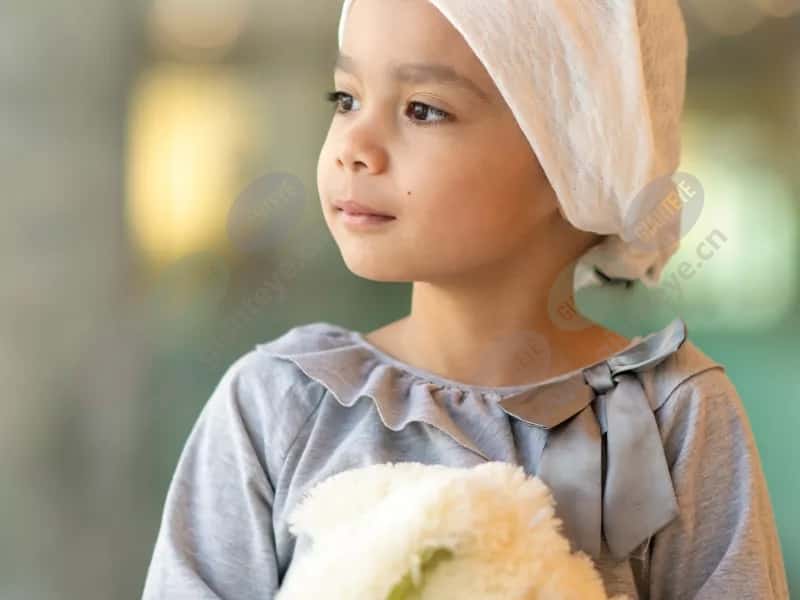child_girl_teddybear_headwrap_2005_3840x1536.jpg.jpg