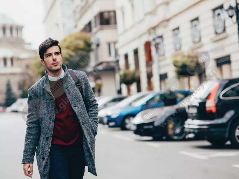 city_man_walking_along_street_2005_2600x1950.jpg.jpg