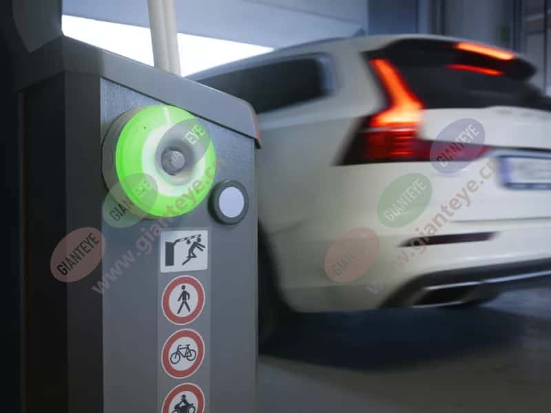 d4100_green-light_car_boom_gate_garage_2203_hi_4-3Mediawithtext_0.jpg.jpg