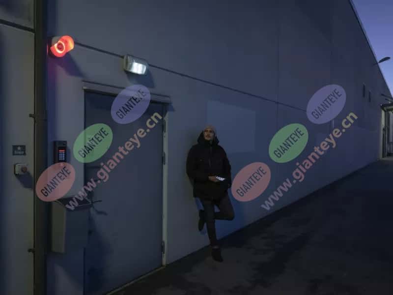d4100_red-light_customer_backdoor_retail_store_2203_hi-4-3Mediawithtext.jpg.jpg