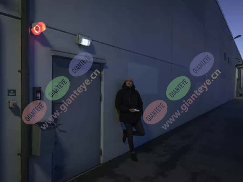 d4100_red-light_customer_backdoor_retail_store_2203_hi_4-3Mediawithtext_0.jpg.jpg