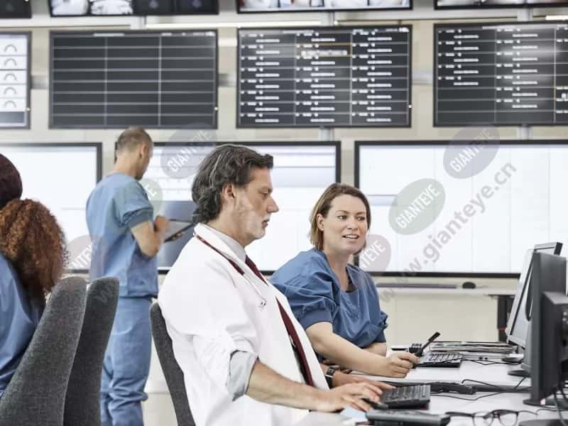 healthcare_personnel_looking_monitors_meeting_2007_2600x1950.jpg.jpg