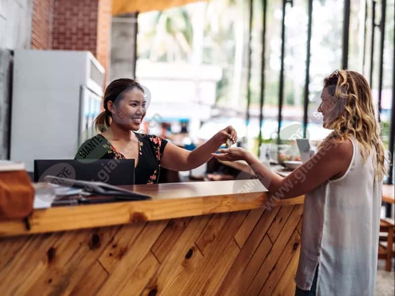 hotel_clerk_handing_key_2women_guest_2007_2600x1950.jpg.jpg