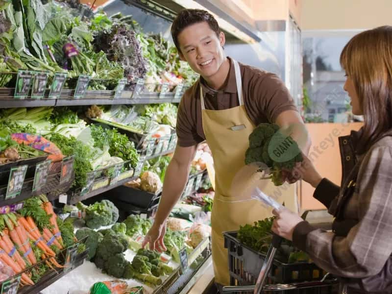 man_helping_broccoli_groceries_produce_vegetables_2007_2600x1950.jpg.jpg