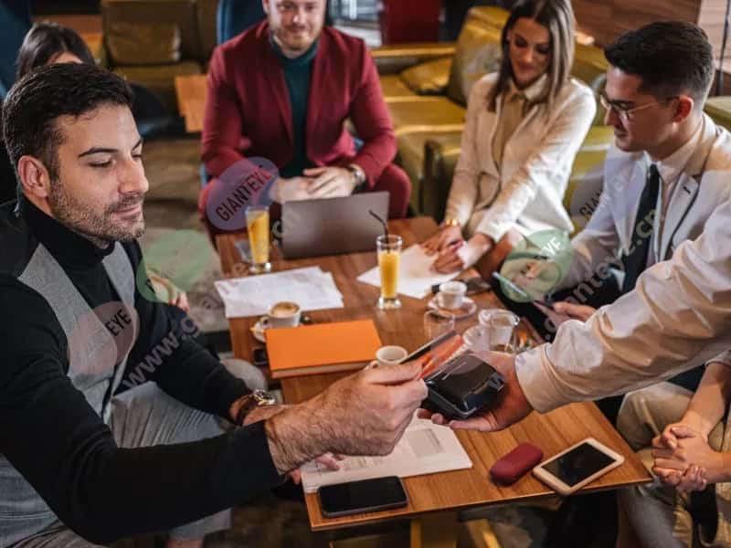 man_paying_card_reader_fika_cafe_meeting_group_2007_2600x1950.jpg.jpg