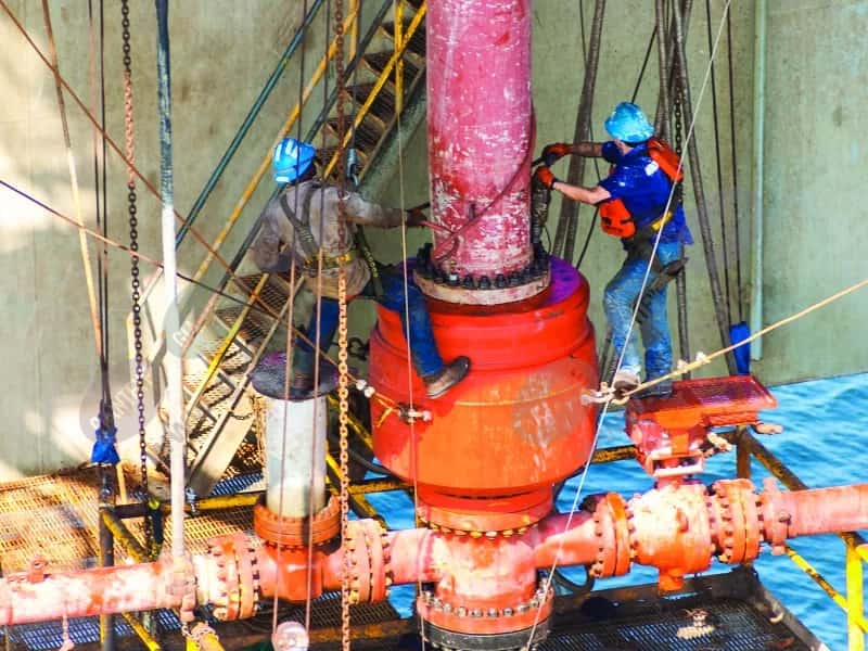 oil_rig_workers_pipe_1904_hi_4-3Mediawithtext.jpg.jpg