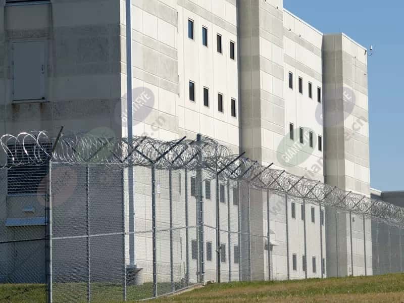 prison_exterior_0910_2600x1950.jpg.jpg