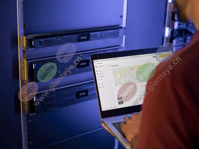 servers_technician_laptop_03_2600x1950_2209-%281%29-4-3Mediawithtext.jpg.jpg