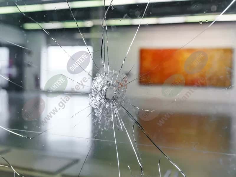 window_glass_broken_bullethole_2009_2600x1950.jpg.jpg