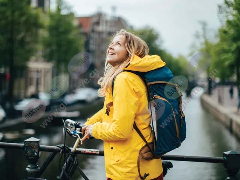 woman_bicycle_raincoat_backpack_smiling_closeup_canal_2005_2600x1950_0.jpg.jpg